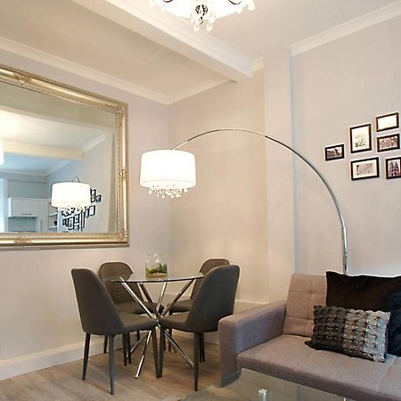 Joivy Unique Old Town Stay Under Edinburgh Castle المظهر الخارجي الصورة