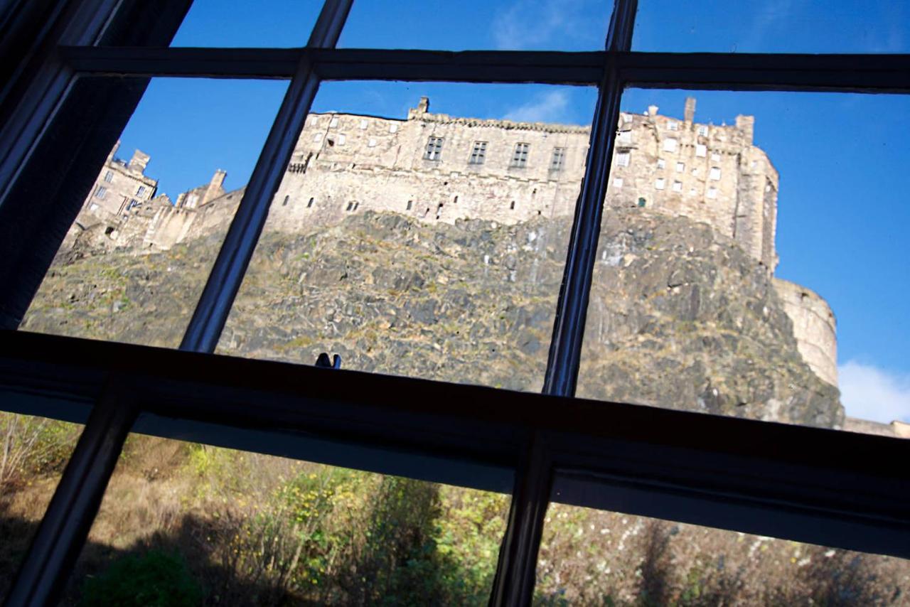 Joivy Unique Old Town Stay Under Edinburgh Castle المظهر الخارجي الصورة