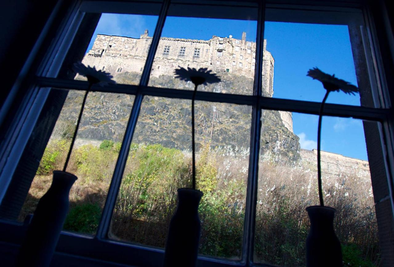 Joivy Unique Old Town Stay Under Edinburgh Castle المظهر الخارجي الصورة